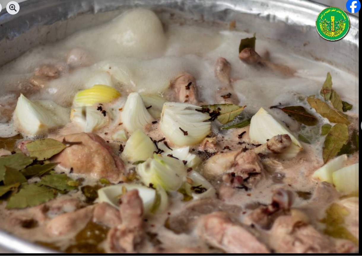 توزيع وجبات المندي على الأسر الأشد حاجة